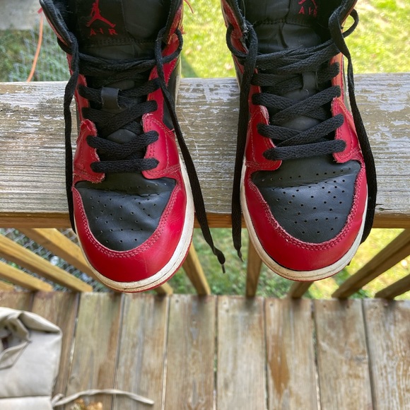 Nike Kids Black and Red Sneakers - Picture 5 of 6